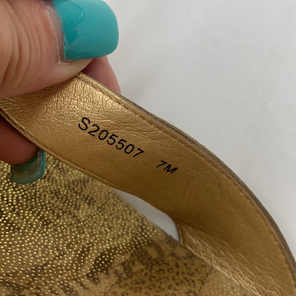 Stuart Weitzman gold wedge thong sandals size 7 MCW4035B - Picture 8 of 10